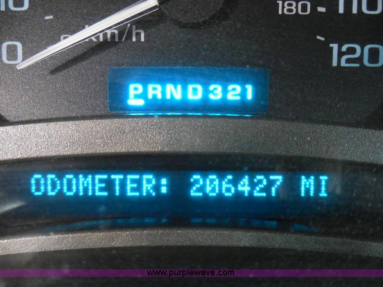 image for item I3360 2005 GMC Yukon Denali Limited Edition SUV