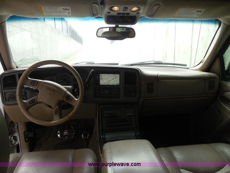 image for item I3360 2005 GMC Yukon Denali Limited Edition SUV