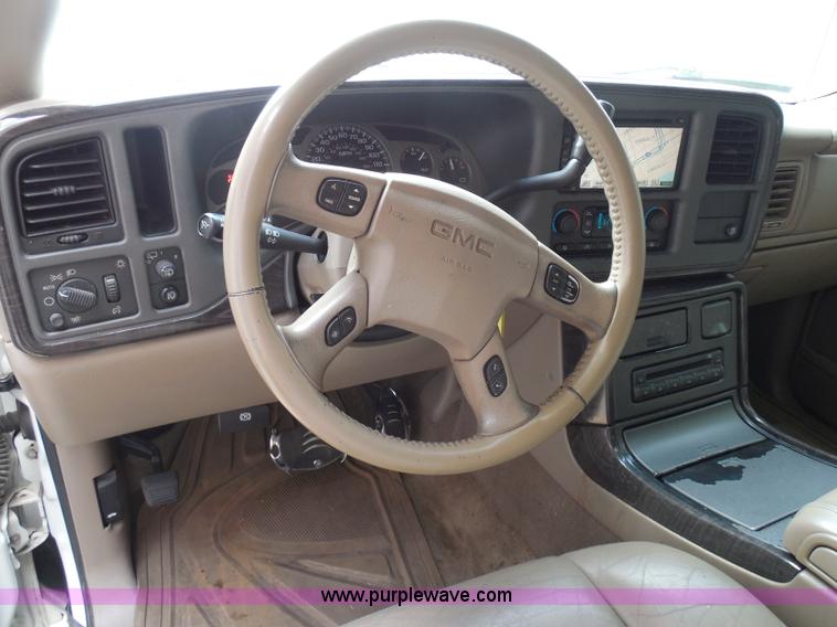 image for item I3360 2005 GMC Yukon Denali Limited Edition SUV