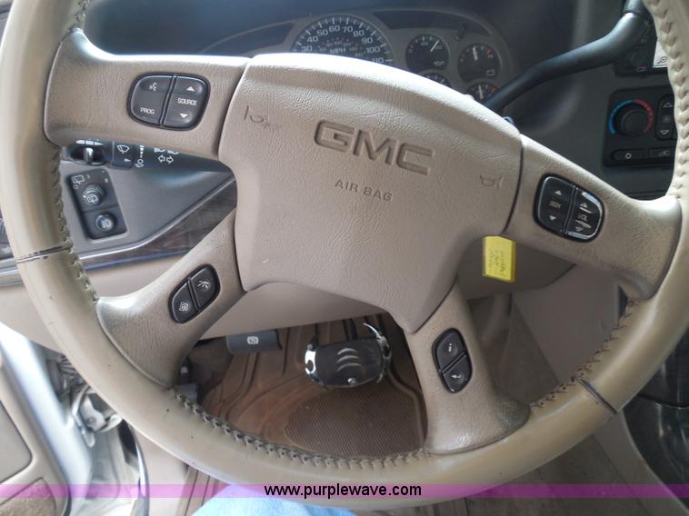 image for item I3360 2005 GMC Yukon Denali Limited Edition SUV