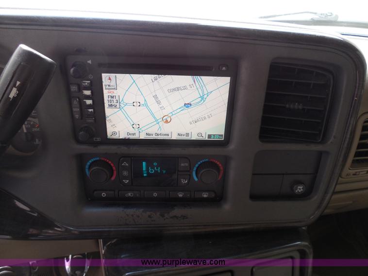 image for item I3360 2005 GMC Yukon Denali Limited Edition SUV