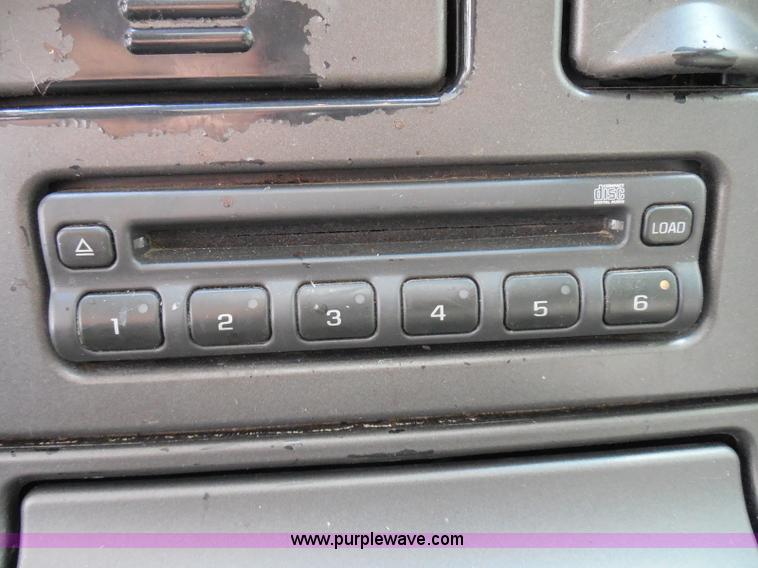 image for item I3360 2005 GMC Yukon Denali Limited Edition SUV