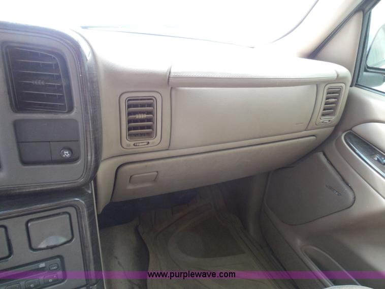 image for item I3360 2005 GMC Yukon Denali Limited Edition SUV