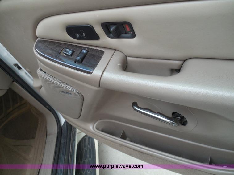 image for item I3360 2005 GMC Yukon Denali Limited Edition SUV