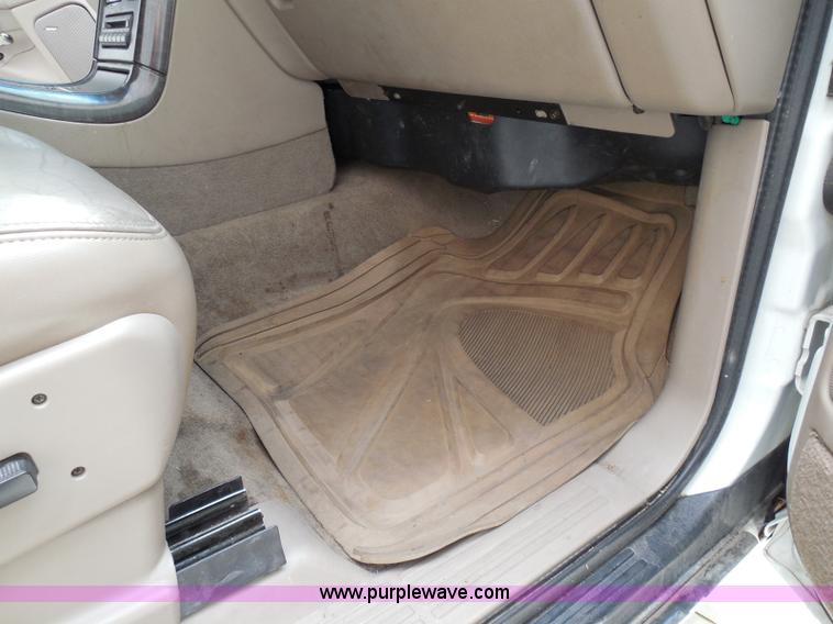 image for item I3360 2005 GMC Yukon Denali Limited Edition SUV