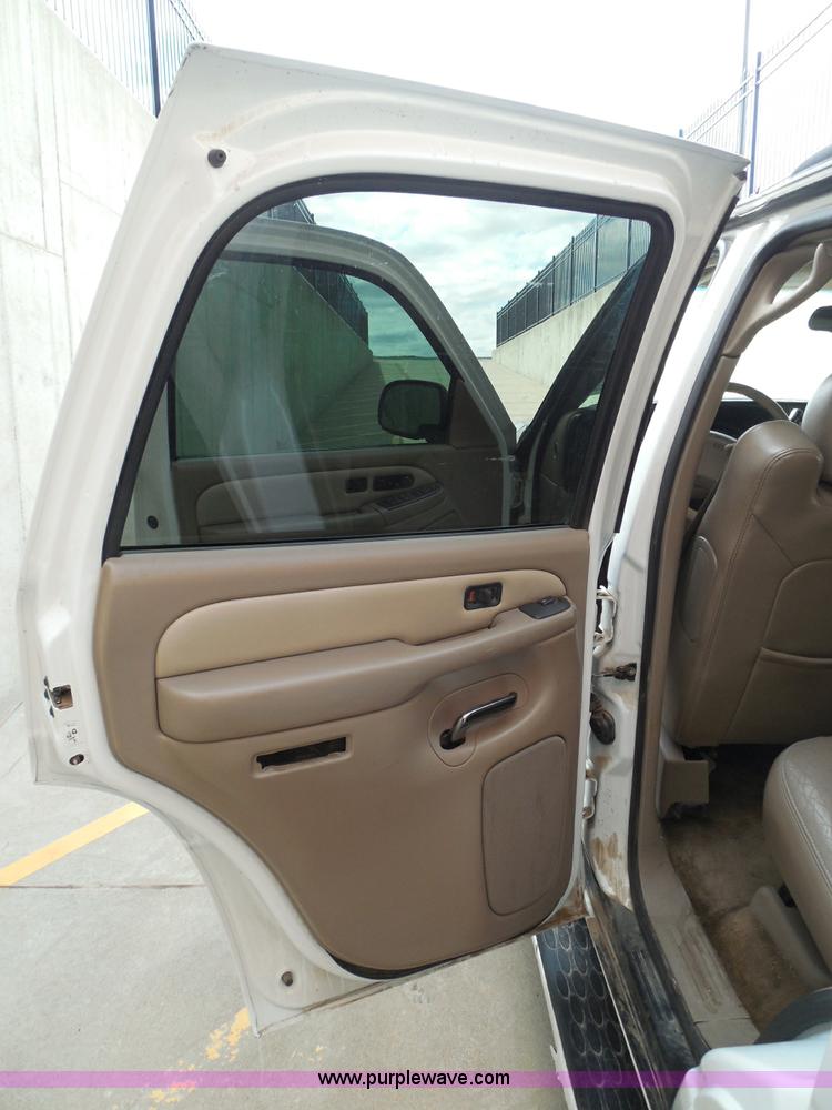 image for item I3360 2005 GMC Yukon Denali Limited Edition SUV