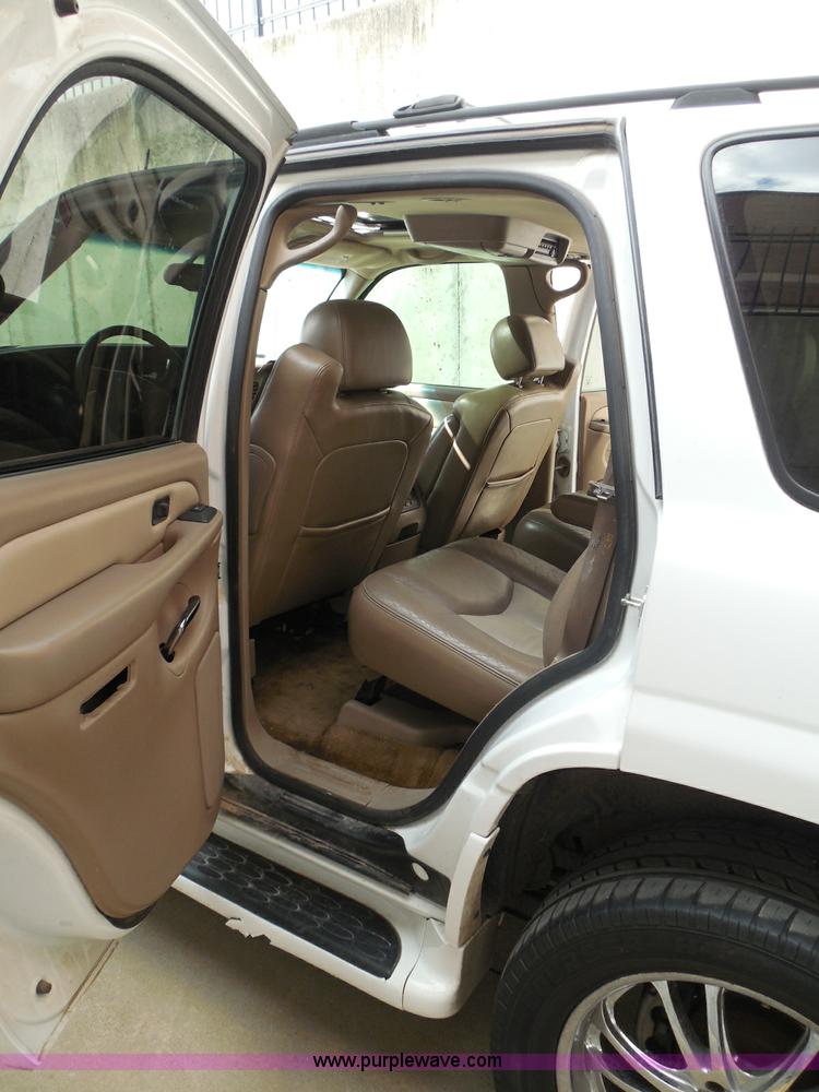 image for item I3360 2005 GMC Yukon Denali Limited Edition SUV