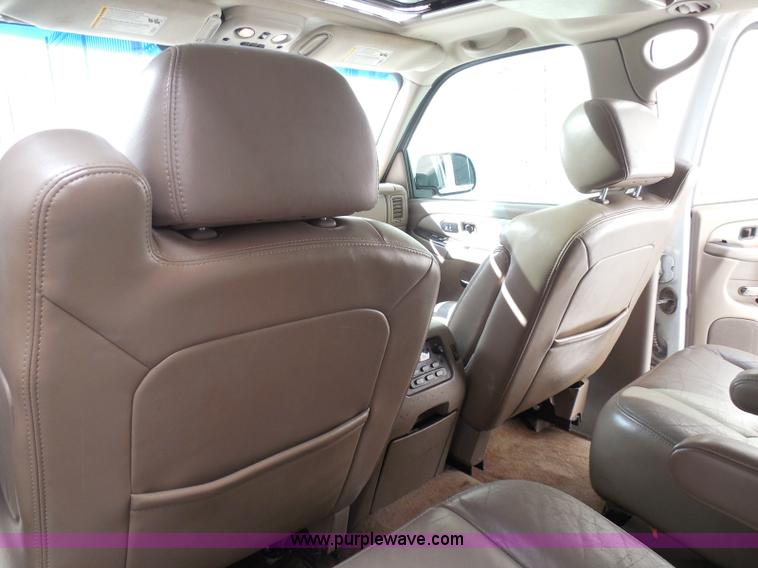 image for item I3360 2005 GMC Yukon Denali Limited Edition SUV