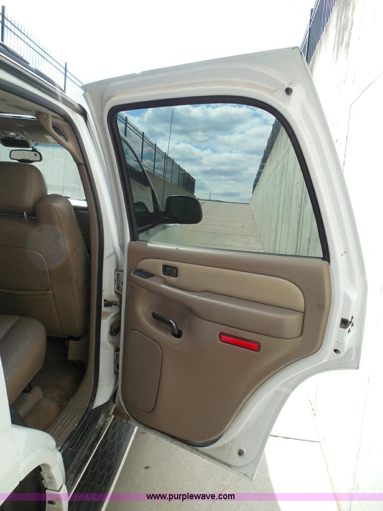 image for item I3360 2005 GMC Yukon Denali Limited Edition SUV