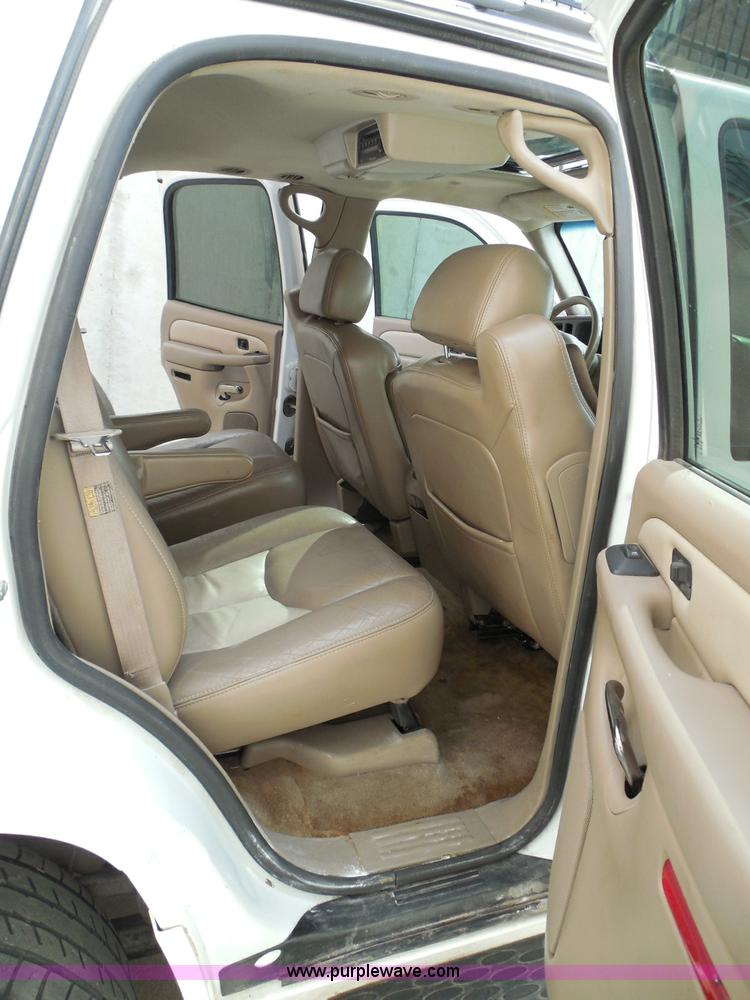 image for item I3360 2005 GMC Yukon Denali Limited Edition SUV