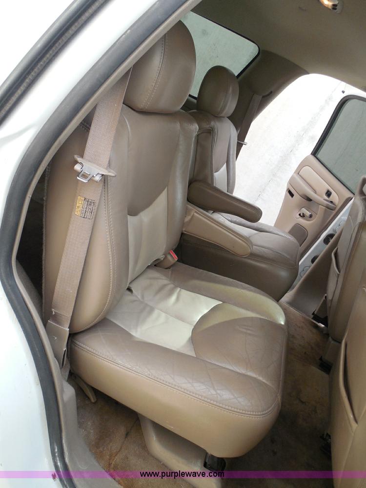 image for item I3360 2005 GMC Yukon Denali Limited Edition SUV