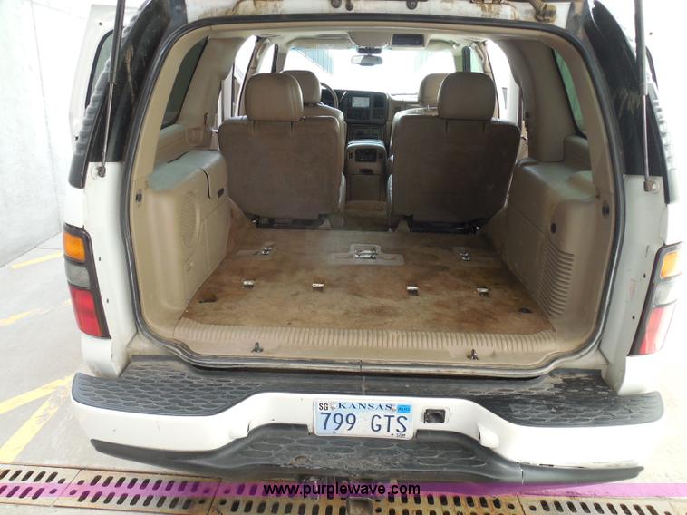 image for item I3360 2005 GMC Yukon Denali Limited Edition SUV