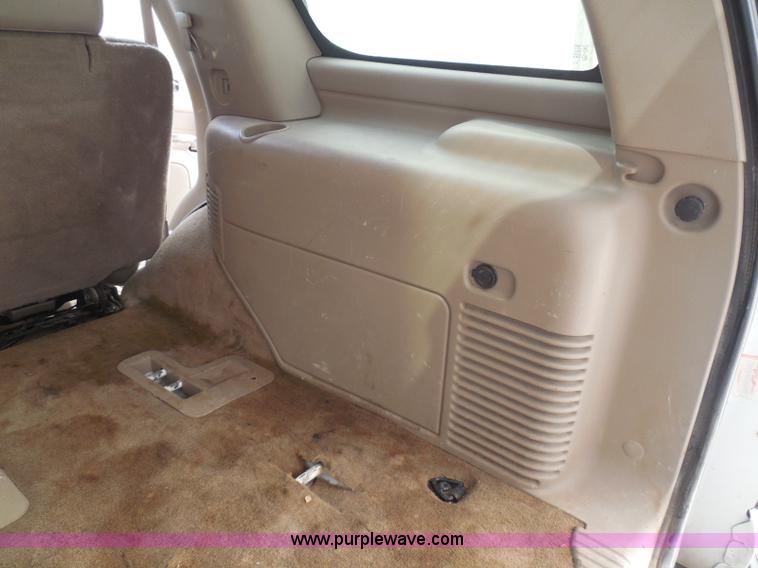 image for item I3360 2005 GMC Yukon Denali Limited Edition SUV