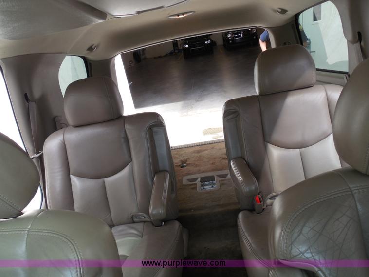 image for item I3360 2005 GMC Yukon Denali Limited Edition SUV