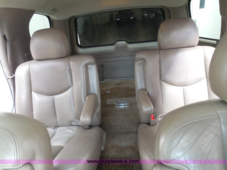 image for item I3360 2005 GMC Yukon Denali Limited Edition SUV