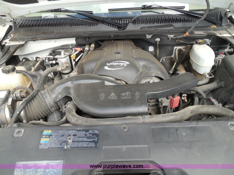 image for item I3360 2005 GMC Yukon Denali Limited Edition SUV