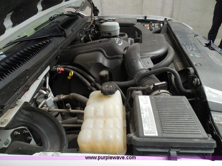 image for item I3360 2005 GMC Yukon Denali Limited Edition SUV