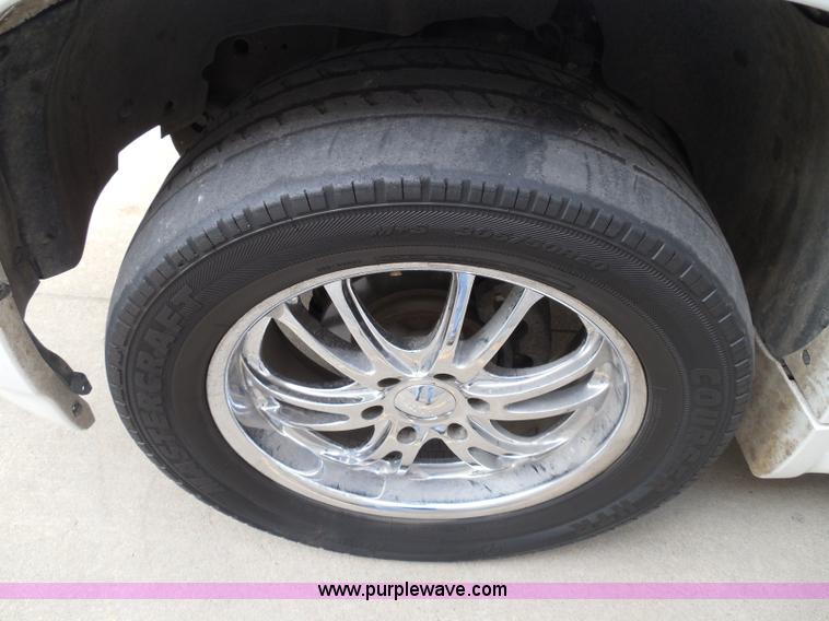 image for item I3360 2005 GMC Yukon Denali Limited Edition SUV