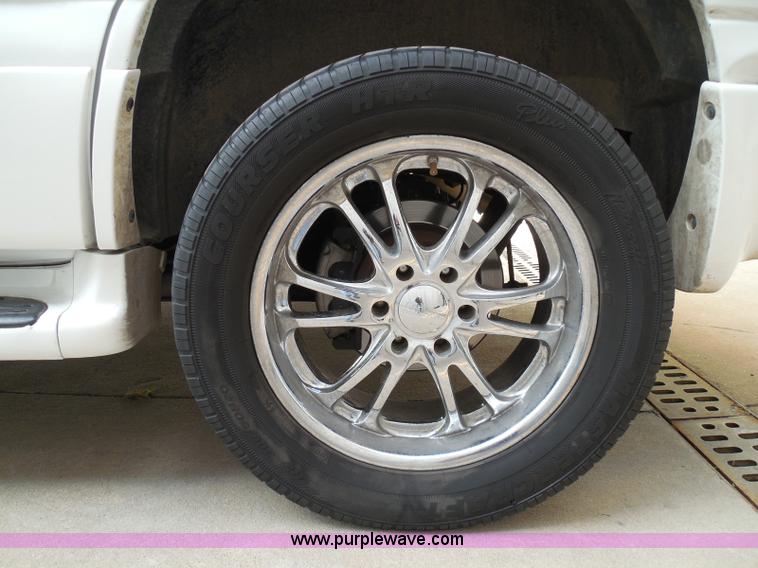 image for item I3360 2005 GMC Yukon Denali Limited Edition SUV