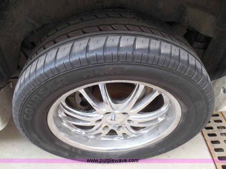 image for item I3360 2005 GMC Yukon Denali Limited Edition SUV