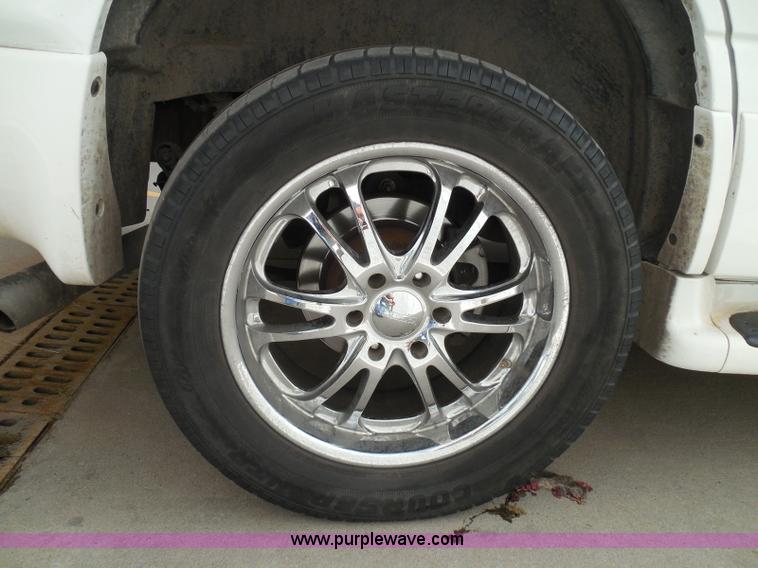 image for item I3360 2005 GMC Yukon Denali Limited Edition SUV