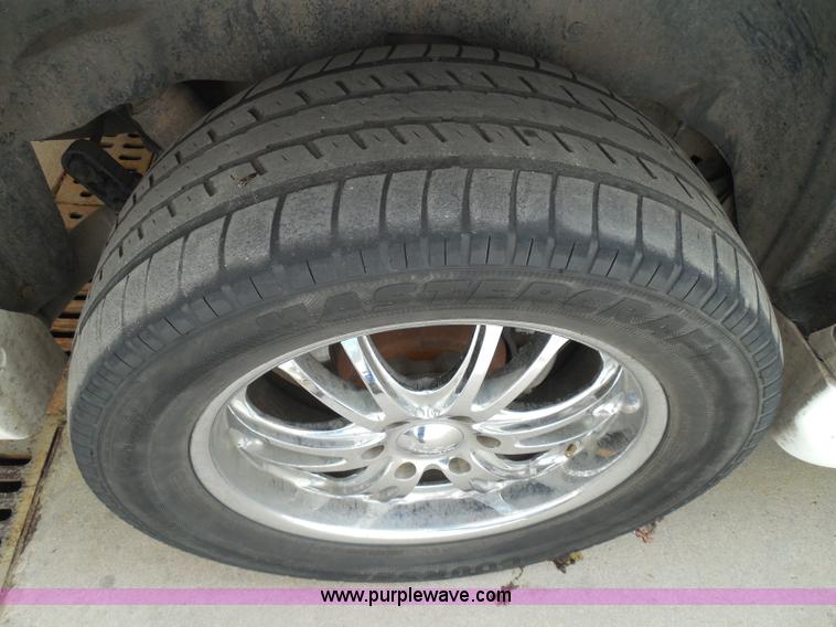 image for item I3360 2005 GMC Yukon Denali Limited Edition SUV