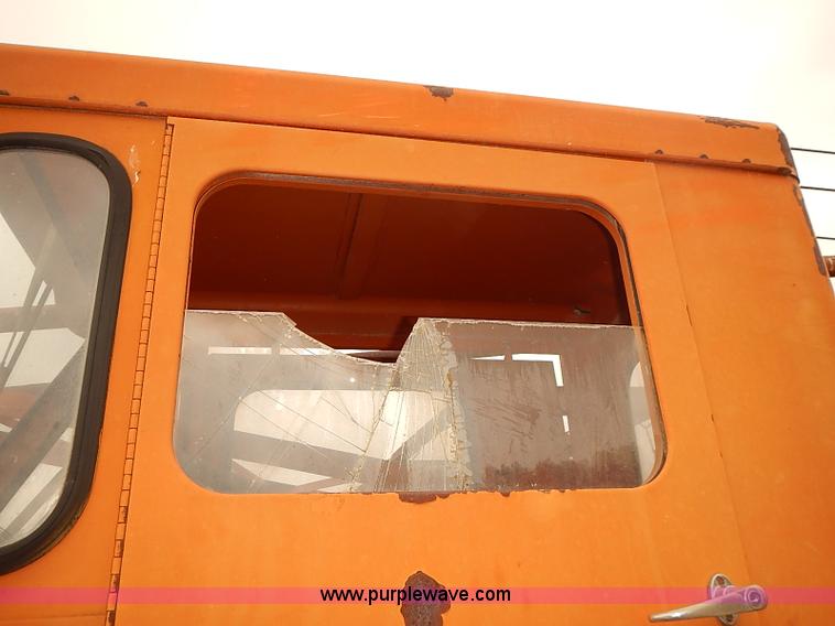 image for item I5460 1963 Bantam T-350 shield crane