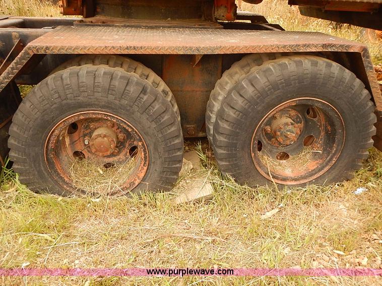 image for item I5460 1963 Bantam T-350 shield crane