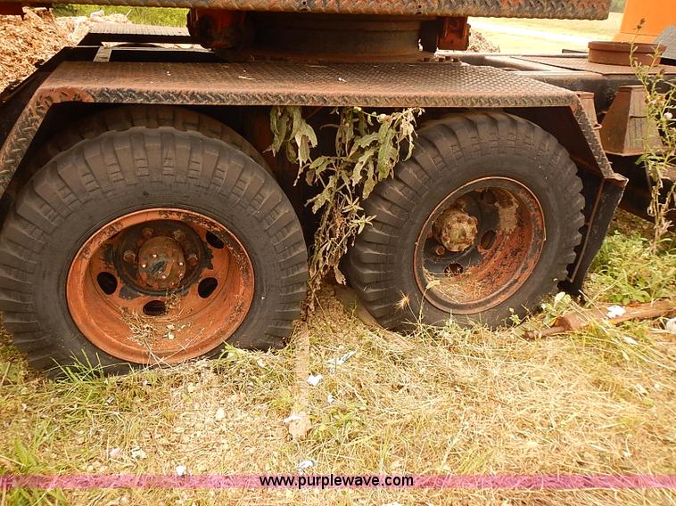 image for item I5460 1963 Bantam T-350 shield crane