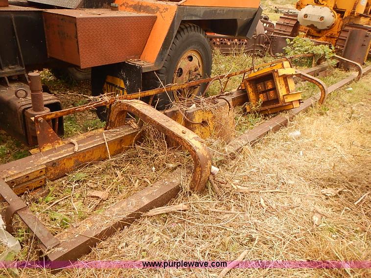 image for item I5460 1963 Bantam T-350 shield crane