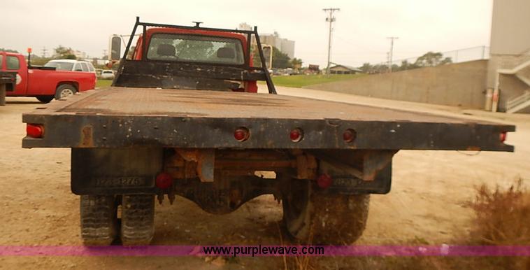 image for item I5463 1979 Ford F600 flatbed truck