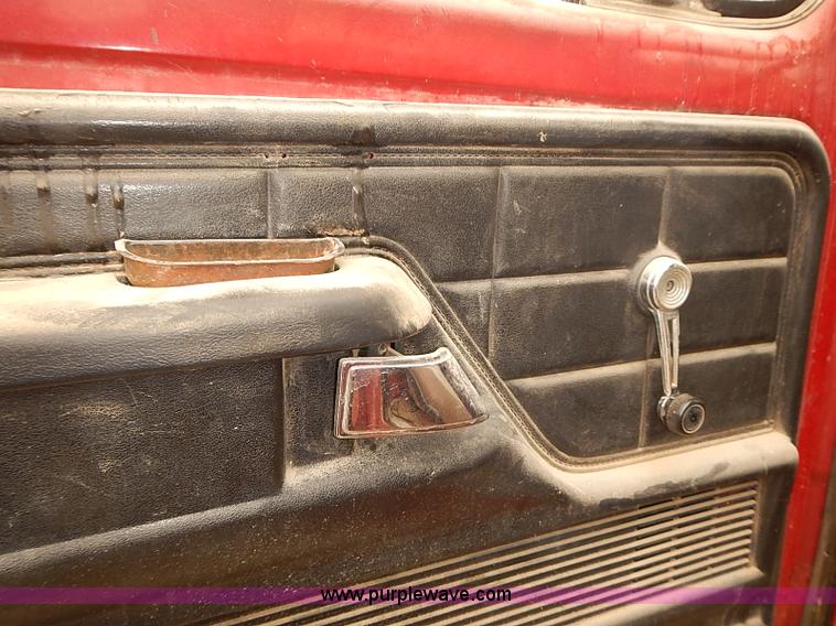 image for item I5463 1979 Ford F600 flatbed truck