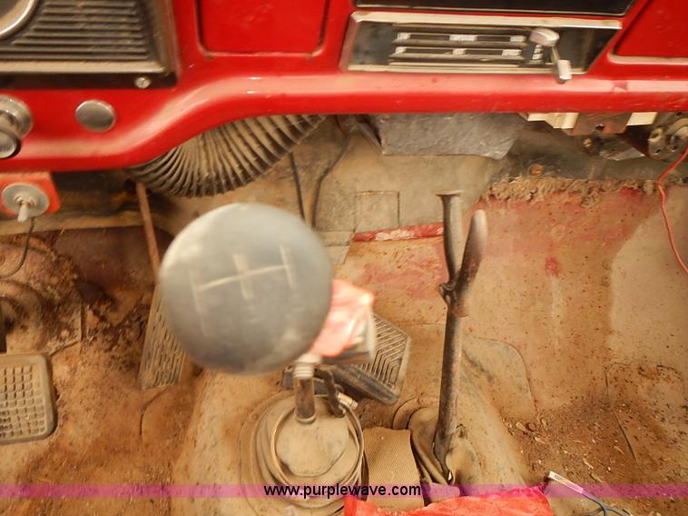 image for item I5463 1979 Ford F600 flatbed truck