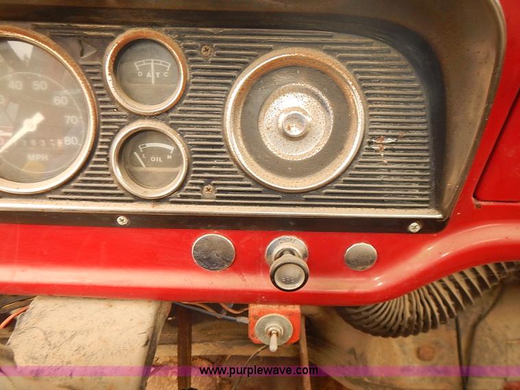 image for item I5463 1979 Ford F600 flatbed truck