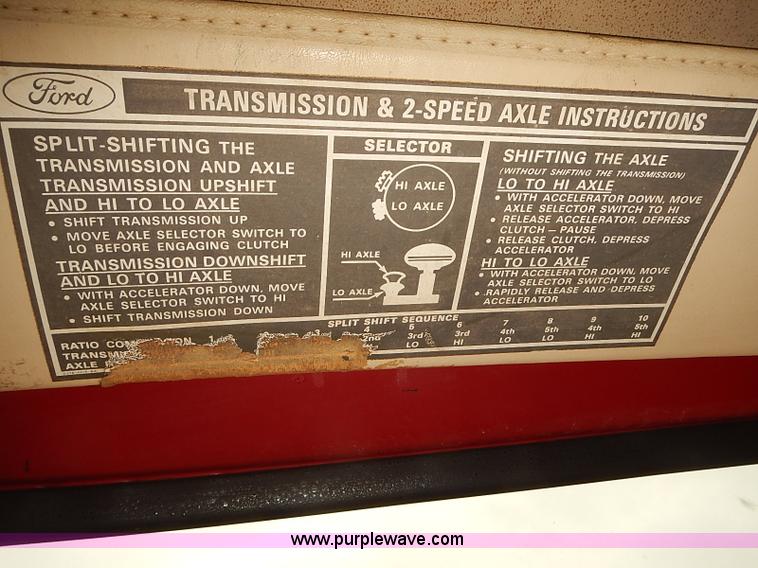 image for item I5463 1979 Ford F600 flatbed truck