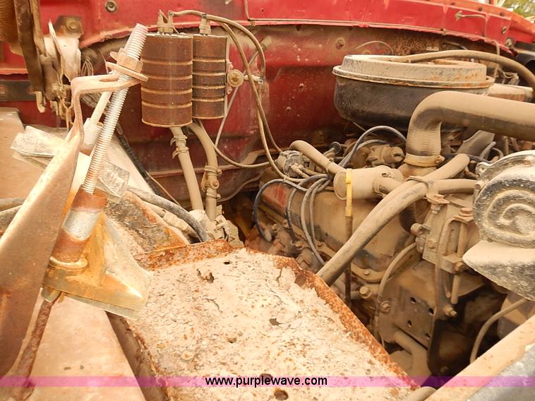 image for item I5463 1979 Ford F600 flatbed truck