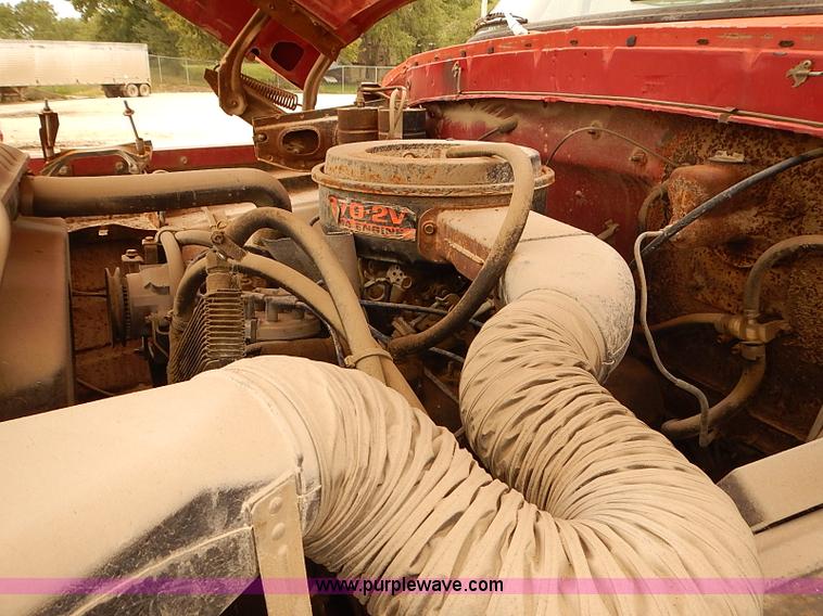 image for item I5463 1979 Ford F600 flatbed truck