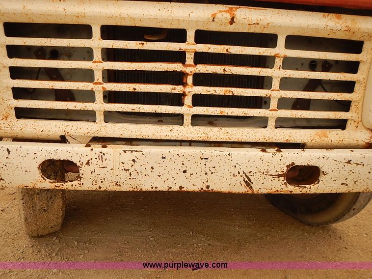 image for item I5463 1979 Ford F600 flatbed truck