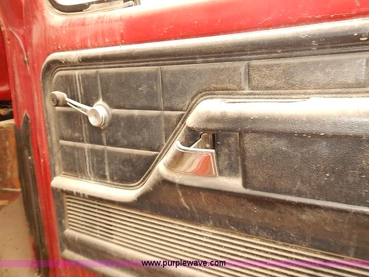 image for item I5463 1979 Ford F600 flatbed truck