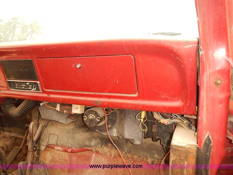 image for item I5463 1979 Ford F600 flatbed truck