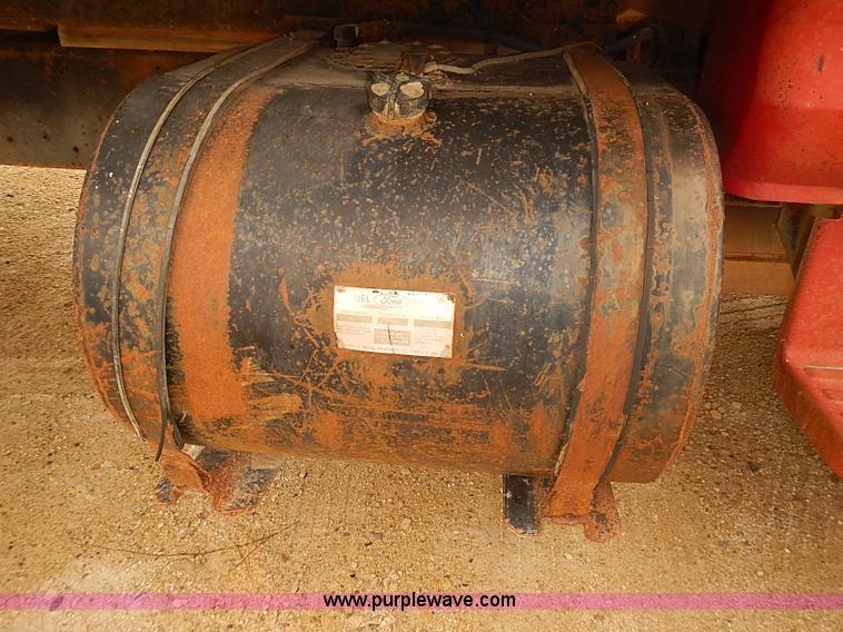 image for item I5463 1979 Ford F600 flatbed truck