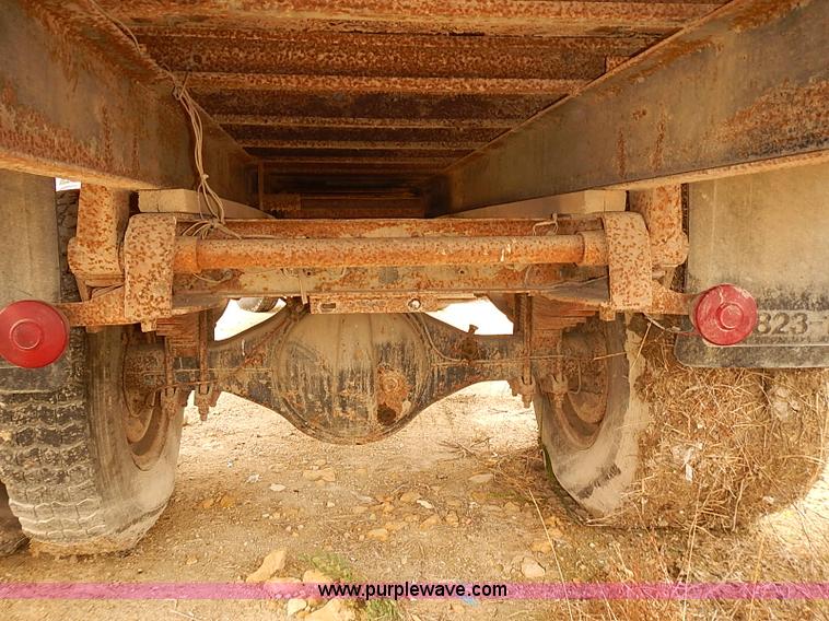image for item I5463 1979 Ford F600 flatbed truck