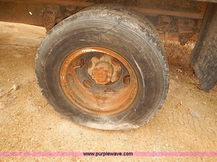 image for item I5463 1979 Ford F600 flatbed truck