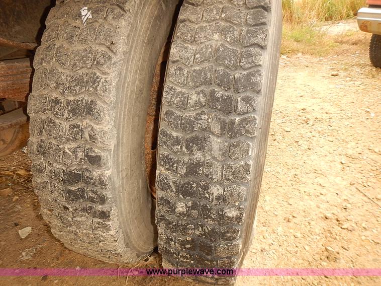 image for item I5463 1979 Ford F600 flatbed truck