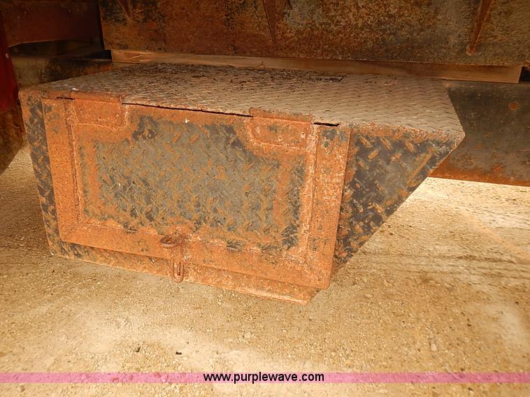 image for item I5463 1979 Ford F600 flatbed truck