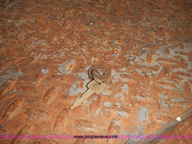 image for item I5463 1979 Ford F600 flatbed truck