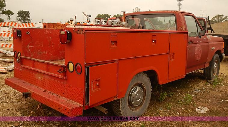 image for item I5464 1987 Ford F250 utility truck
