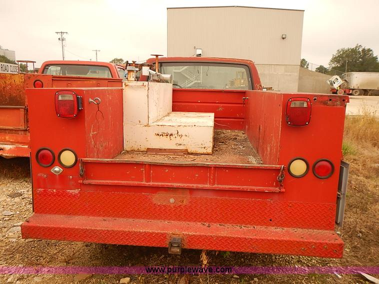 image for item I5464 1987 Ford F250 utility truck
