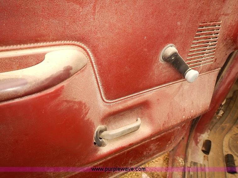 image for item I5464 1987 Ford F250 utility truck