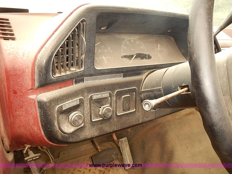 image for item I5464 1987 Ford F250 utility truck